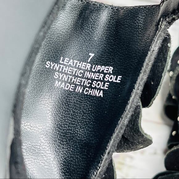 BCBG Paris leather upper ruffle with metal silver accent NEW without tags - Picture 11 of 11